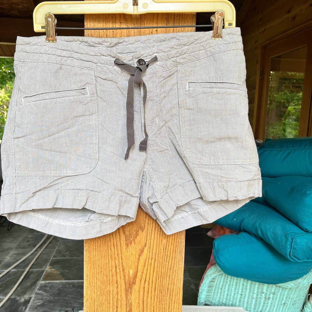 The North Face Gray linen Shorts Relaxed Fit